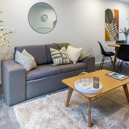 Stone Throw To Hagley Park And Chch Hostpital 2 Bedroom 2 Bathroom